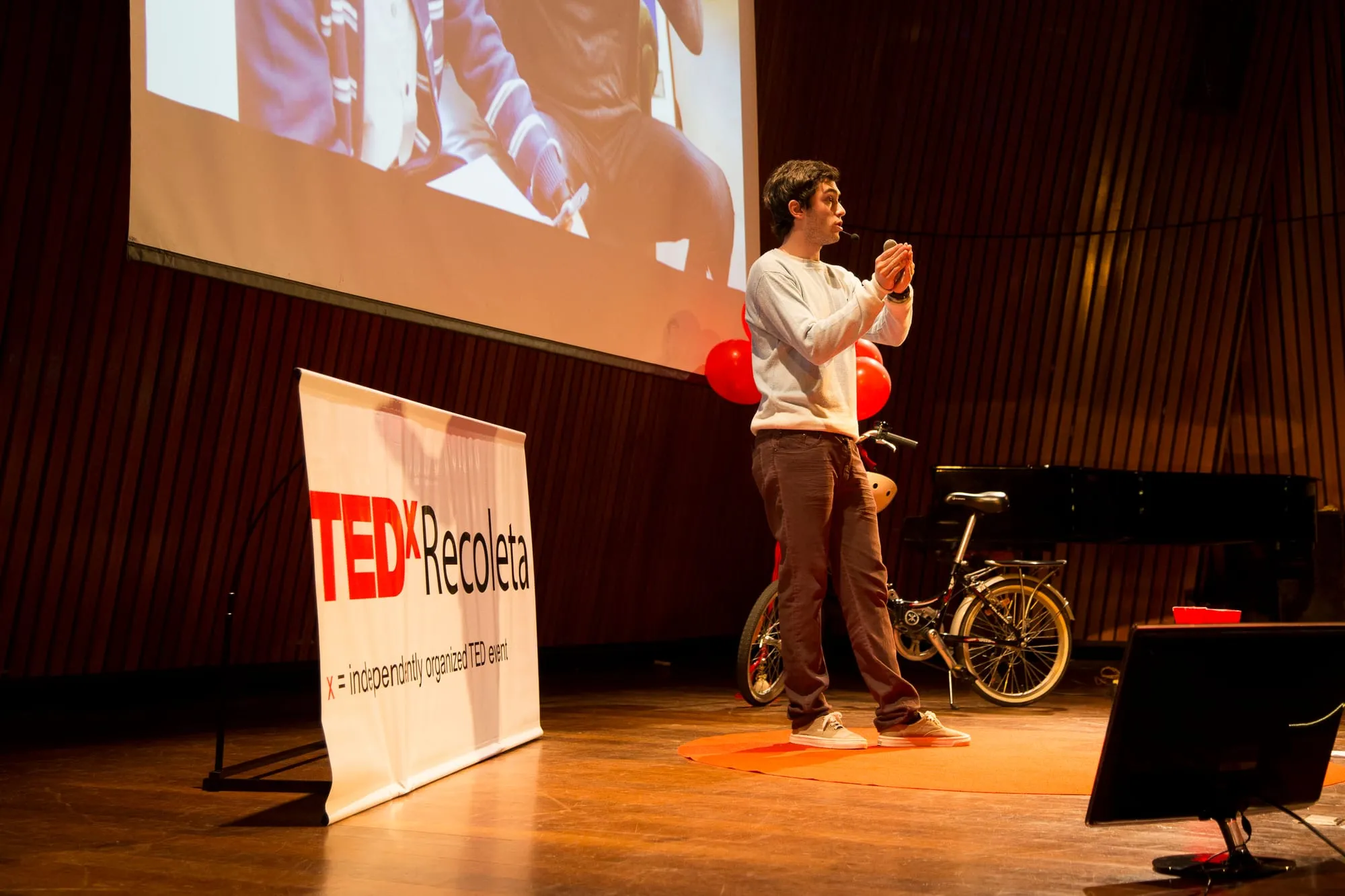Marcos Bruno on the TEDxRecoleta stage during his talk